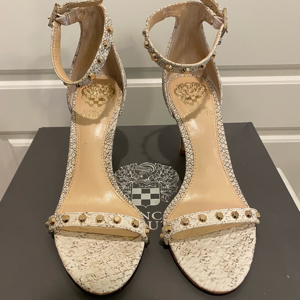 VINCE CAMUTO HEELS • WORN ONCE • PERFECT CONDITION • BOX INCLUDED